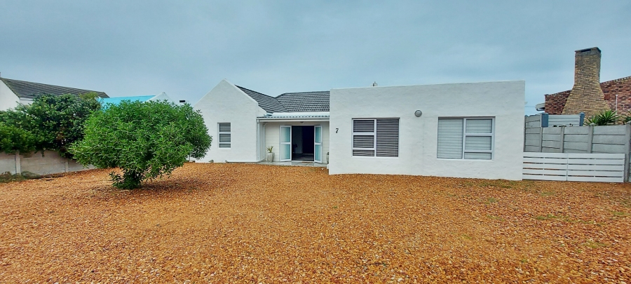 4 Bedroom Property for Sale in Struisbaai Western Cape